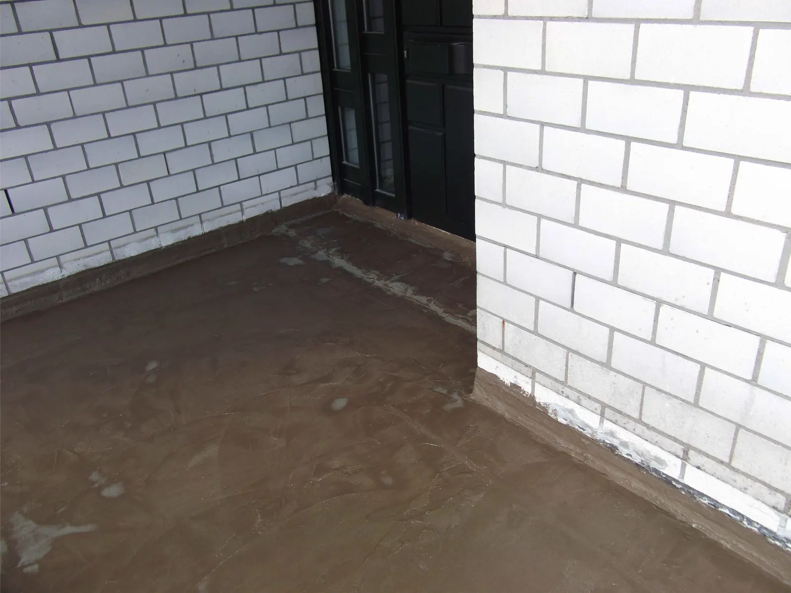 Außentreppe mit großformatigen Natursteinplatten in Branco Emilio waterjet von Natursteine Mulbach – Bild 5