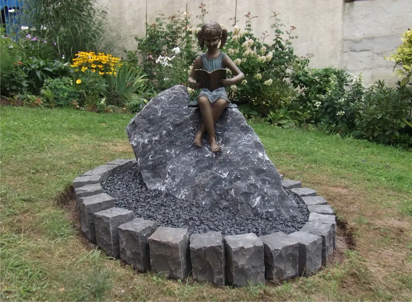 Bronzefigur mit Findling – Natursteine Mulbach Bitburg – Bild 5