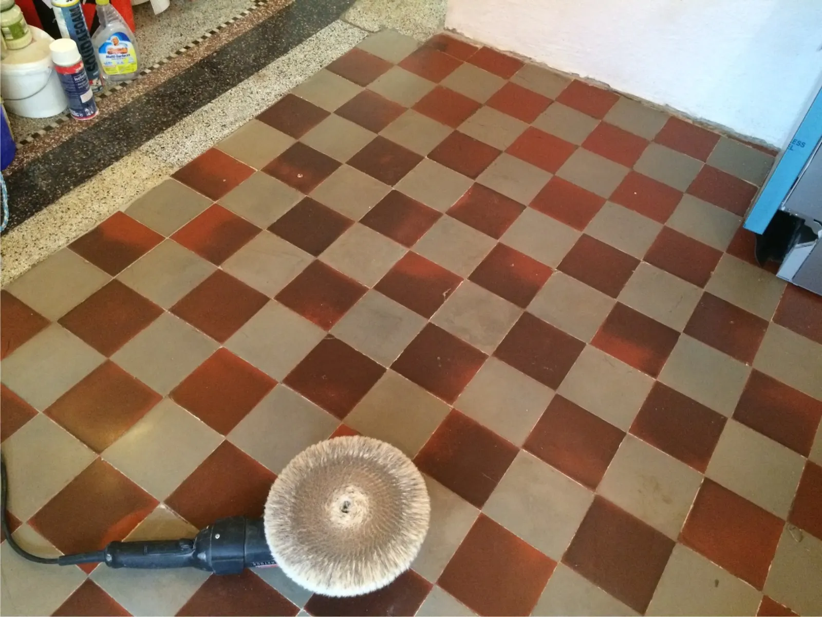 Sanierung eines Terrazzo Bodenbelags