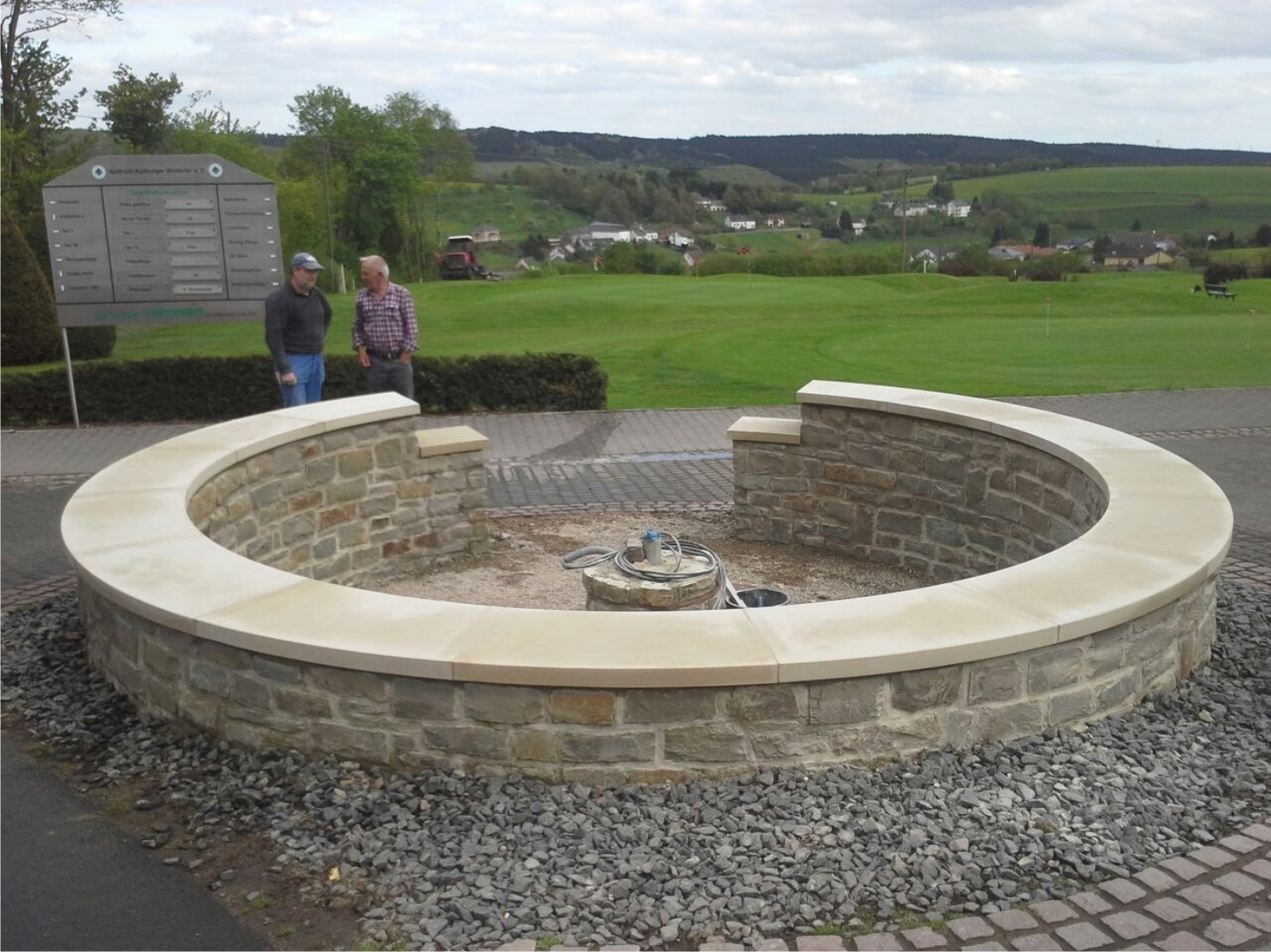 Runde Mauerabdeckung in Sandstein - Natursteine Mulbach GmbH