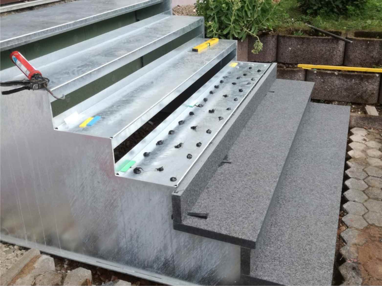 Außentreppe mit Metall und Naturstein Natursteine Mulbach GmbH